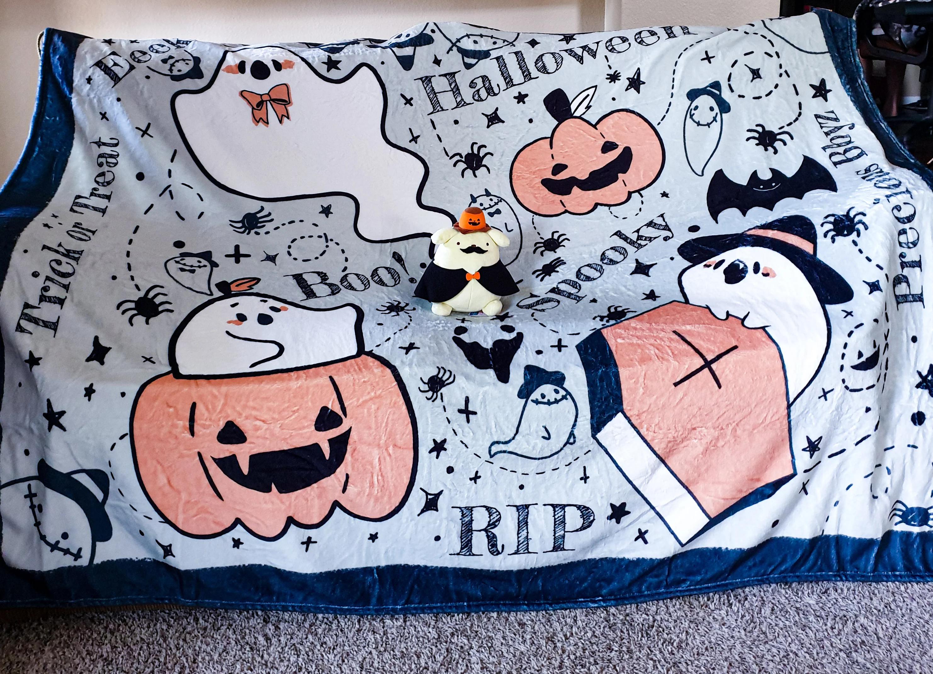 Cozy Ghosts Fluffy Halloween Throw Blanket - Image 4