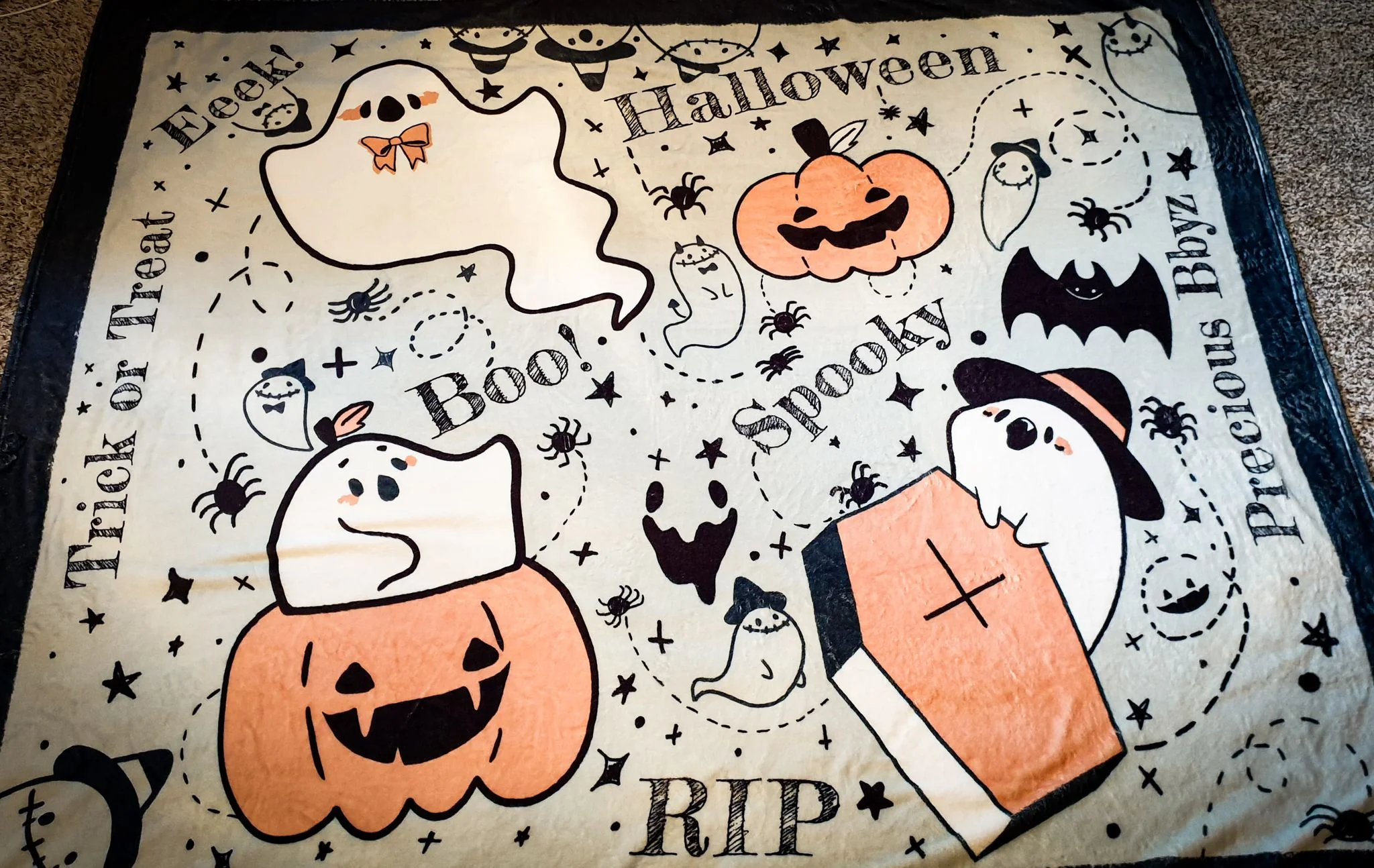 Cozy Ghosts Fluffy Halloween Throw Blanket - Image 5